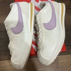 Leather white/purple/olive green nike cortez size 9